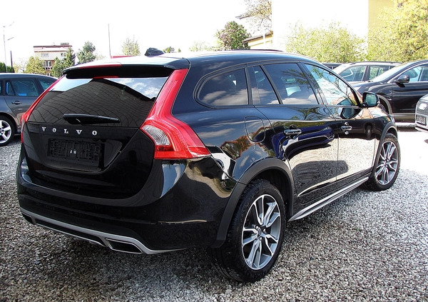 Volvo V60 Cross Country cena 62800 przebieg: 241000, rok produkcji 2015 z Rzeszów małe 631